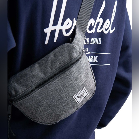 HERSCHEL SUPPLY COMPANY - Unisex Military Green Fifteen Hip Sack, One Size - Picture 6 of 6